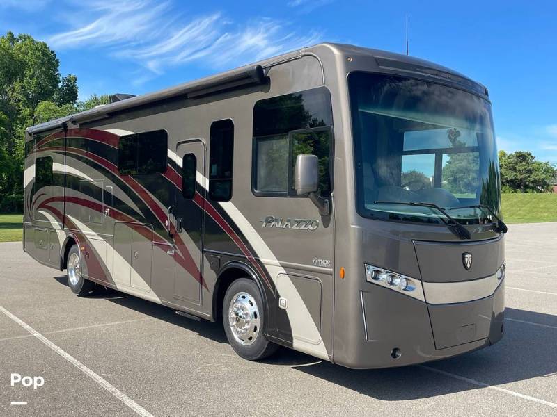 2019 Thor Motor Coach Palazzo 33.2, $ 109,000