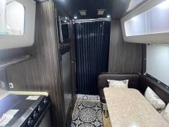 2017 Airstream International Signature 23FB, $ 57,250
