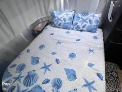 2017 Airstream International Signature 23FB, $ 57,250