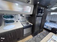 2017 Airstream International Signature 23FB, $ 57,250