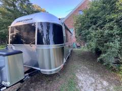 2017 Airstream International Signature 23FB, $ 57,250