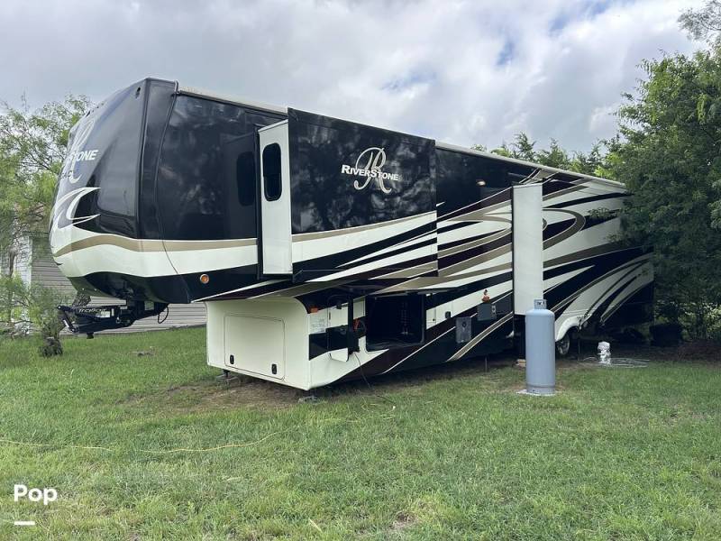 2017 Forest River Riverstone Legacy 38MB, $ 68,000