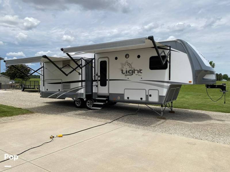 2018 Highland Ridge Light 291RLS, $ 24,900