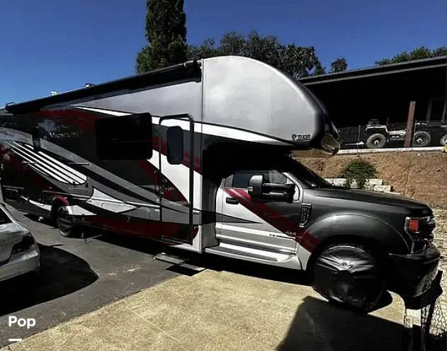 2021 Thor Motor Coach Magnitude SV34, $ 142,000