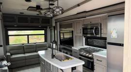 2023 Keystone Montana 3123RL, $ 58,000