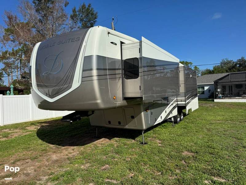 2021 DRV Mobile Suites 40KSSB4, $ 99,500