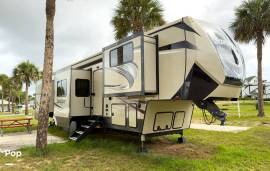 2018 Forest River Sandpiper 38FKOK, $ 54,000