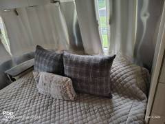 2024 Airstream Flying Cloud 25FB Queen, $ 82,250