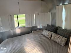 2024 Airstream Flying Cloud 25FB Queen, $ 82,250
