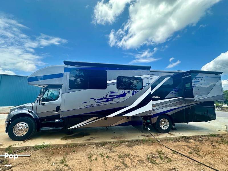 2023 Jayco Seneca 37L, $ 198,000