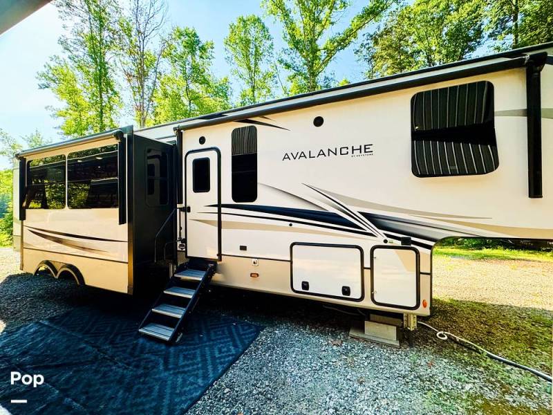 2023 Keystone Avalanche 390DS, $ 49,900