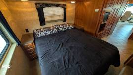 2009 Coachmen Freedom Vision 3540DS, $ 39,900