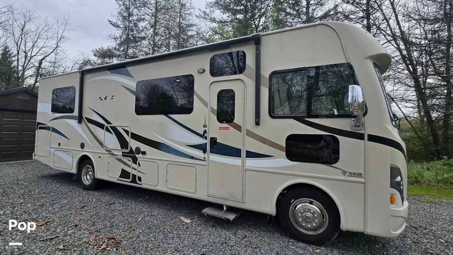 2017 Thor Motor Coach A.C.E. 30.4, $ 52,800