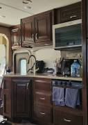 2017 Thor Motor Coach Challenger 37TB, $ 59,000