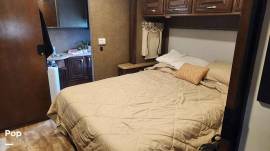 2017 Thor Motor Coach Challenger 37TB, $ 59,000