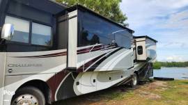 2017 Thor Motor Coach Challenger 37TB, $ 59,000