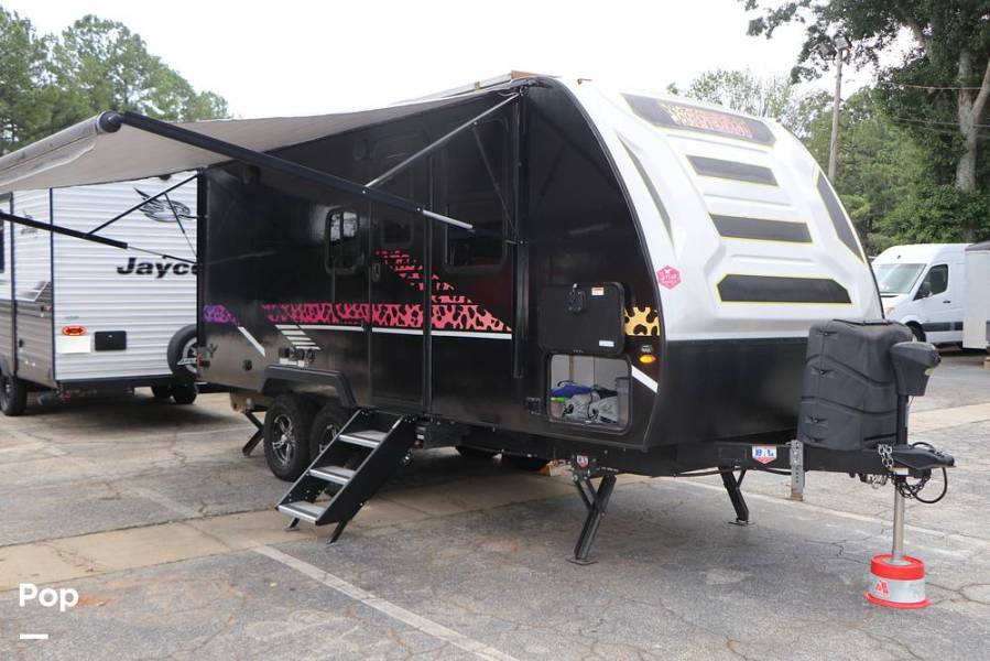 2022 Winnebago Micro Minnie FLX 2108FBS, $ 23,900