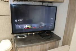 2022 Winnebago Micro Minnie FLX 2108FBS, $ 23,900