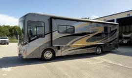 2010 Winnebago Journey Express 34Y, $ 69,000