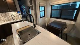 2021 Palomino Columbus 366RL, $ 47,000