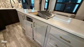 2021 Palomino Columbus 366RL, $ 47,000