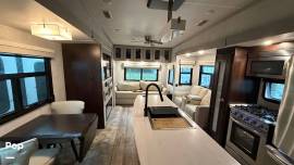 2021 Palomino Columbus 366RL, $ 47,000