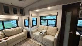 2021 Palomino Columbus 366RL, $ 47,000