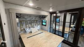 2021 Palomino Columbus 366RL, $ 47,000