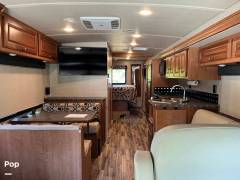2017 Winnebago Vista 29VE, $ 49,500