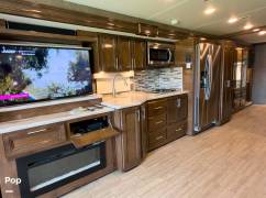 2020 Thor Motor Coach Challenger 37FH, $ 95,000