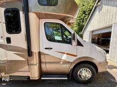 2017 Winnebago Navion 24J, $ 69,995