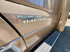 2017 Winnebago Navion 24J, $ 69,995