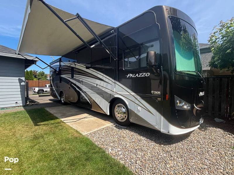 2017 Thor Motor Coach Palazzo 33.4, $ 94,900