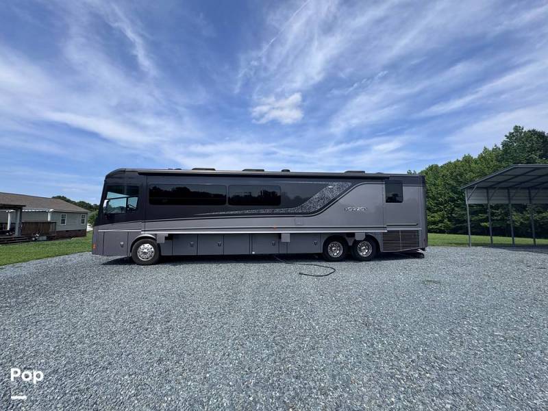 2019 Winnebago Horizon 42Q, $ 222,222
