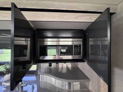2019 Winnebago Horizon 42Q, $ 222,222
