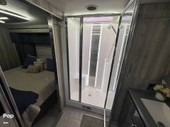 2019 Winnebago Horizon 42Q, $ 222,222