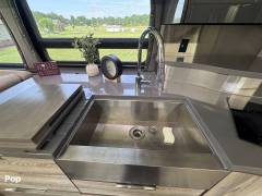 2019 Winnebago Horizon 42Q, $ 222,222