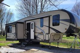 2019 Rockwood Signature 8299BS, $ 31,900