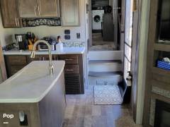 2019 Rockwood Signature 8299BS, $ 31,900