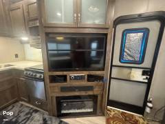 2018 Dutchmen Astoria 2513RLF, $ 18,000