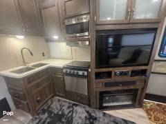 2018 Dutchmen Astoria 2513RLF, $ 18,000