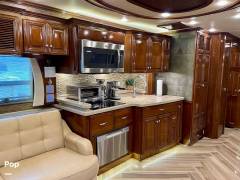 2015 Newmar Essex 4503, $ 320,000