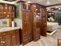 2015 Newmar Essex 4503, $ 320,000