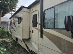 2015 Winnebago Vista 27N, $ 49,988