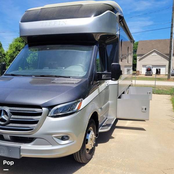 2020 Tiffin Wayfarer 25RW, $ 148,000