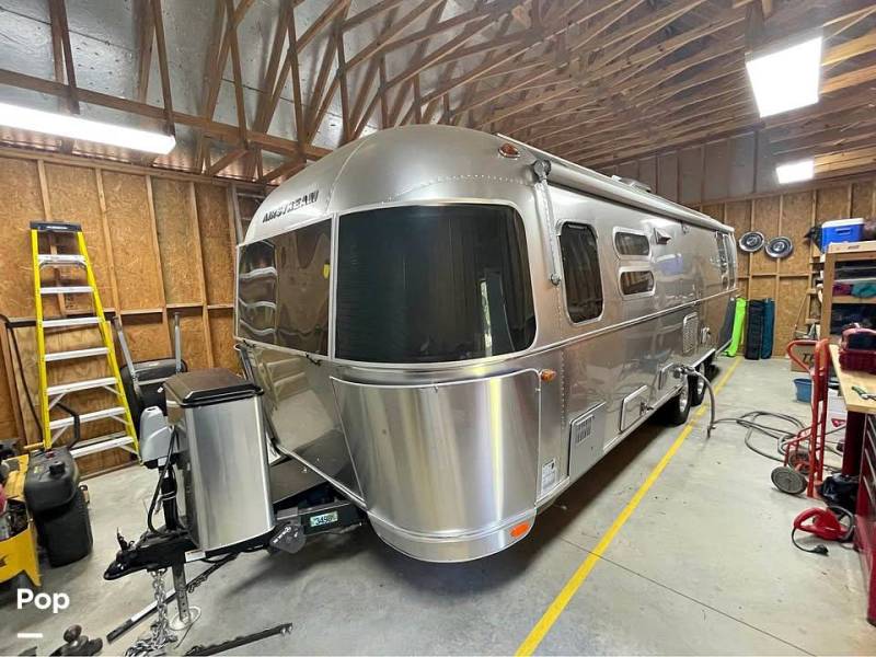 2017 Airstream International Signature 28RB, $ 69,995