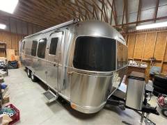 2017 Airstream International Signature 28RB, $ 69,995