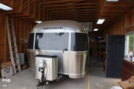 2017 Airstream International Signature 28RB, $ 69,995