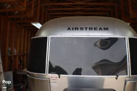 2017 Airstream International Signature 28RB, $ 69,995