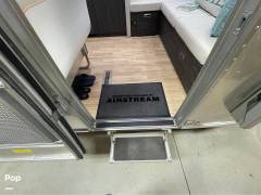 2017 Airstream International Signature 28RB, $ 69,995
